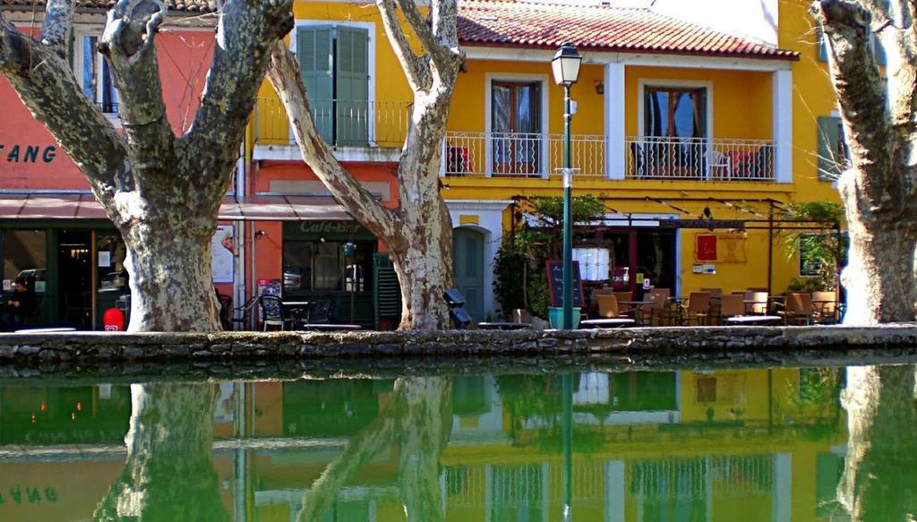 Logis Hotel De L'Etang Cucuron Kültér fotó