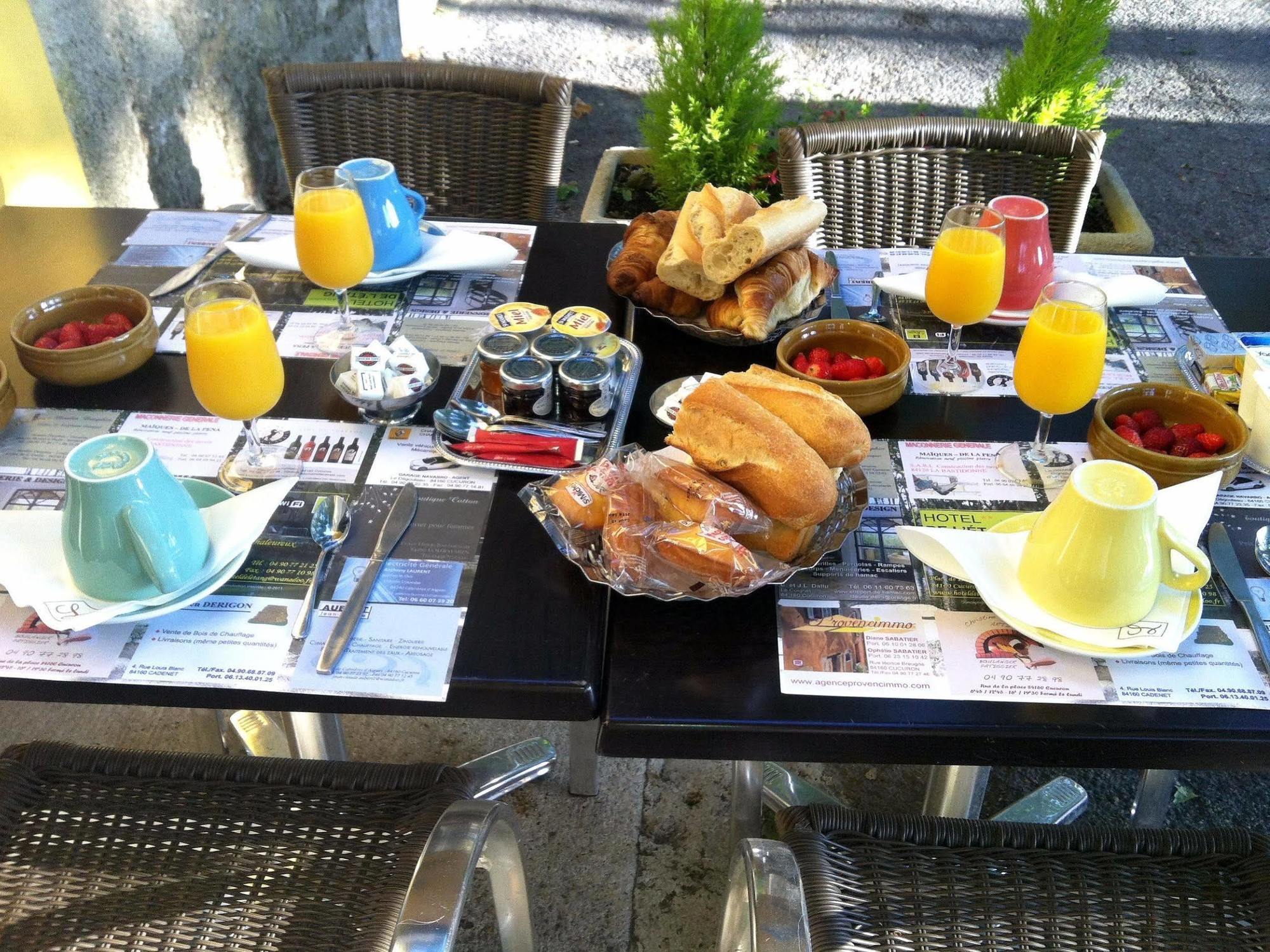Logis Hotel De L'Etang Cucuron Kültér fotó