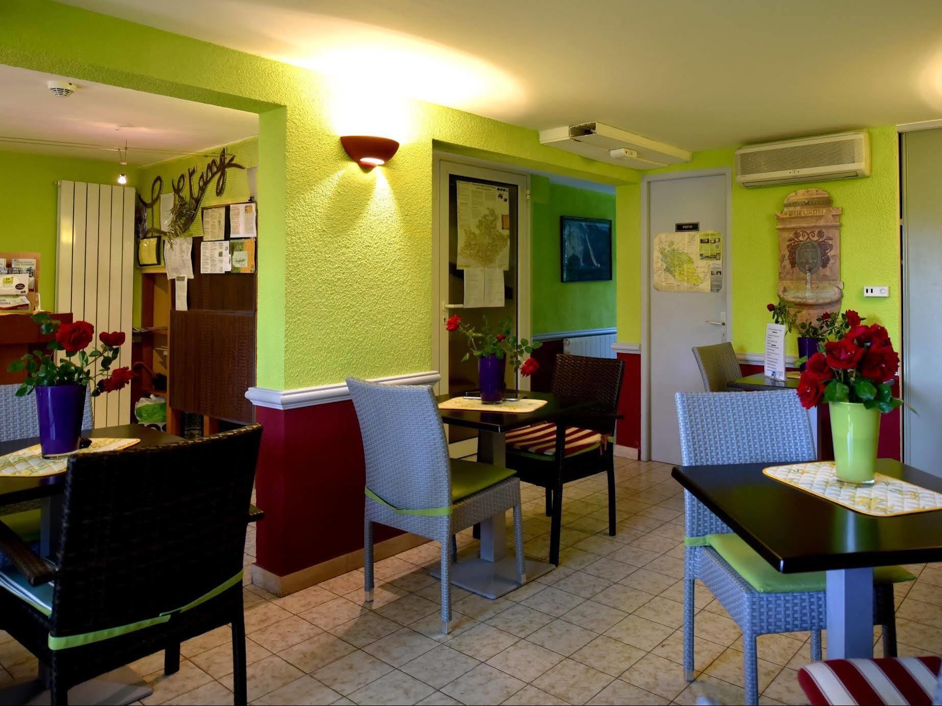 Logis Hotel De L'Etang Cucuron Kültér fotó